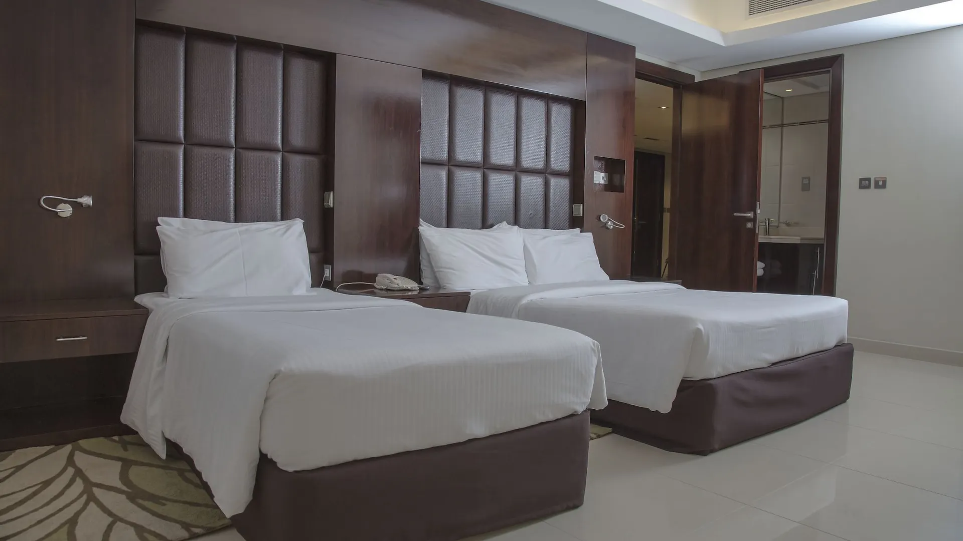 Staybridge Suites Dubai Internet City 4*,  United Arab Emirates