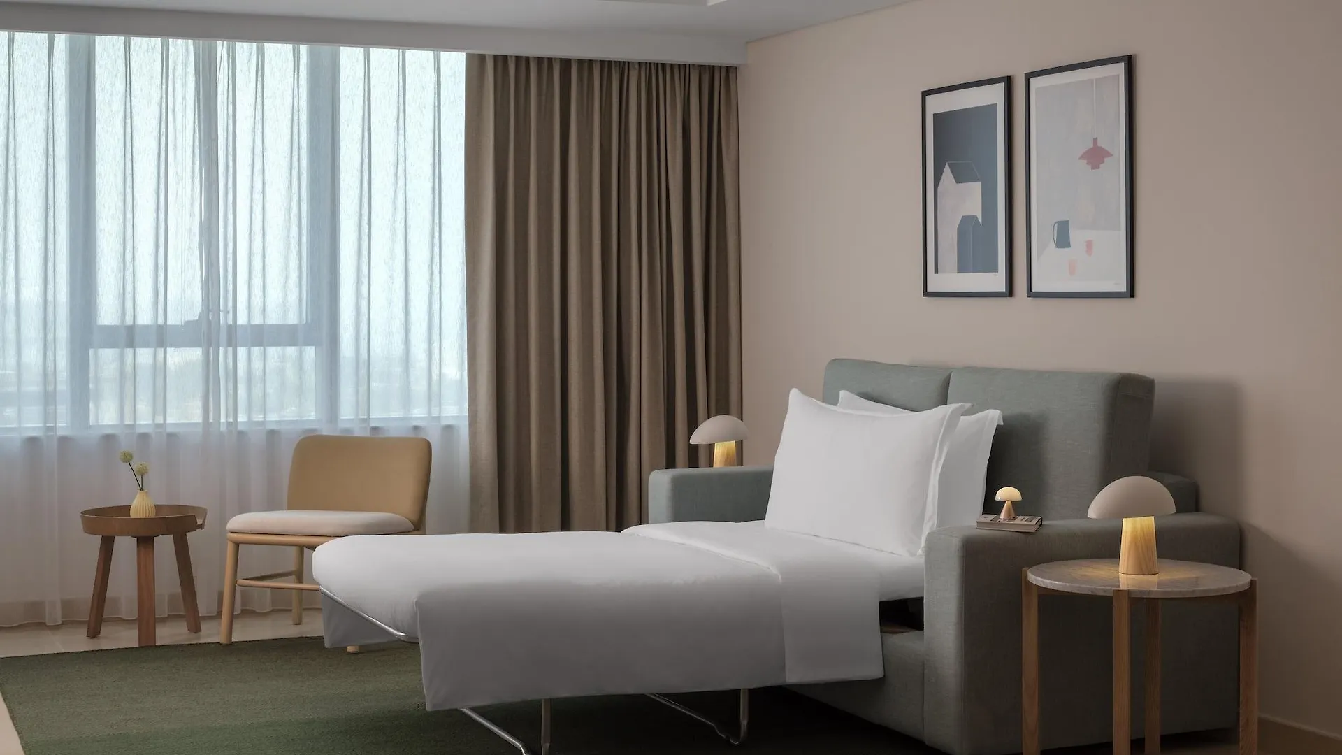 Staybridge Suites Dubai Internet City Hotel